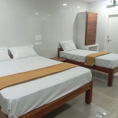 Sai Durga Banquet Hall And Ac Rooms Τιρουπάτι Εξωτερικό φωτογραφία